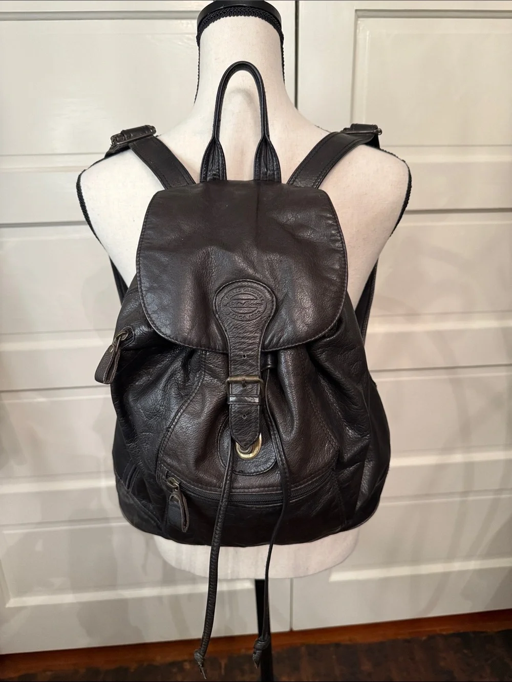 Eddie Bauer Black Leather Drawstring Backpack Vintage Slouchy Travel Bookbag